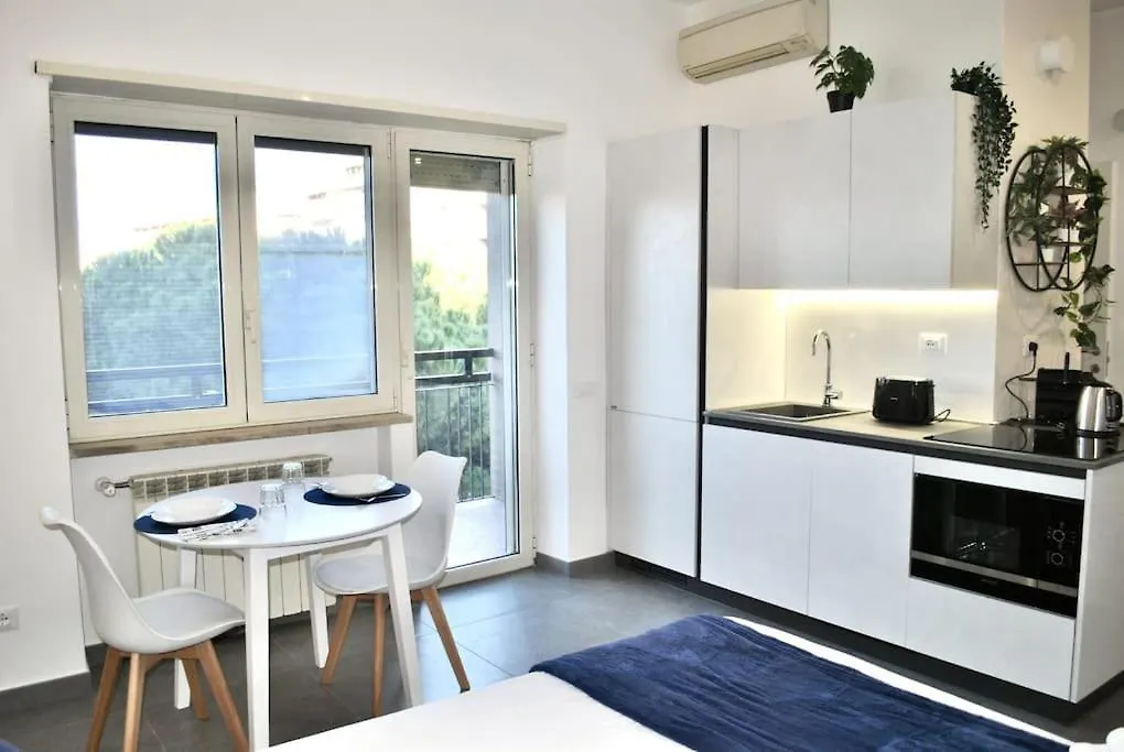 White Mary House For Two People Apartment Rome Italy