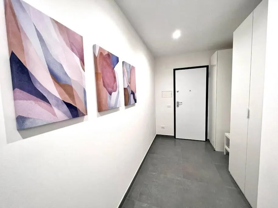 White Mary House For Two People Apartment Rome