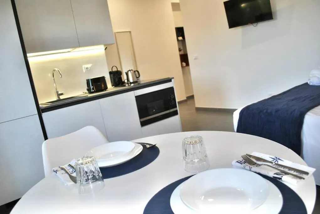 White Mary House For Two People Apartment Rome 0*,