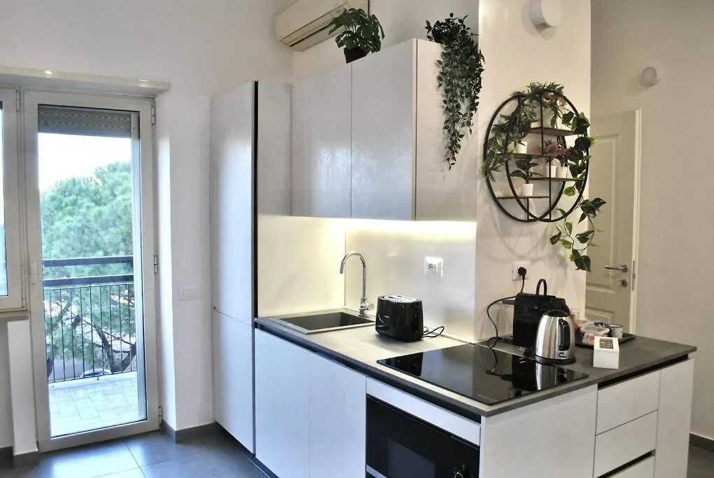 White Mary House For Two People Apartment Rome